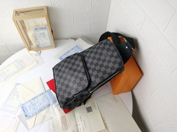 ルイヴィトンバッグ正面デザイン